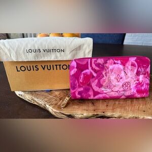 Louis Vuitton LV Ltd Edition Vernis Pink Red iKat Flower Monogram Zippy Wallet